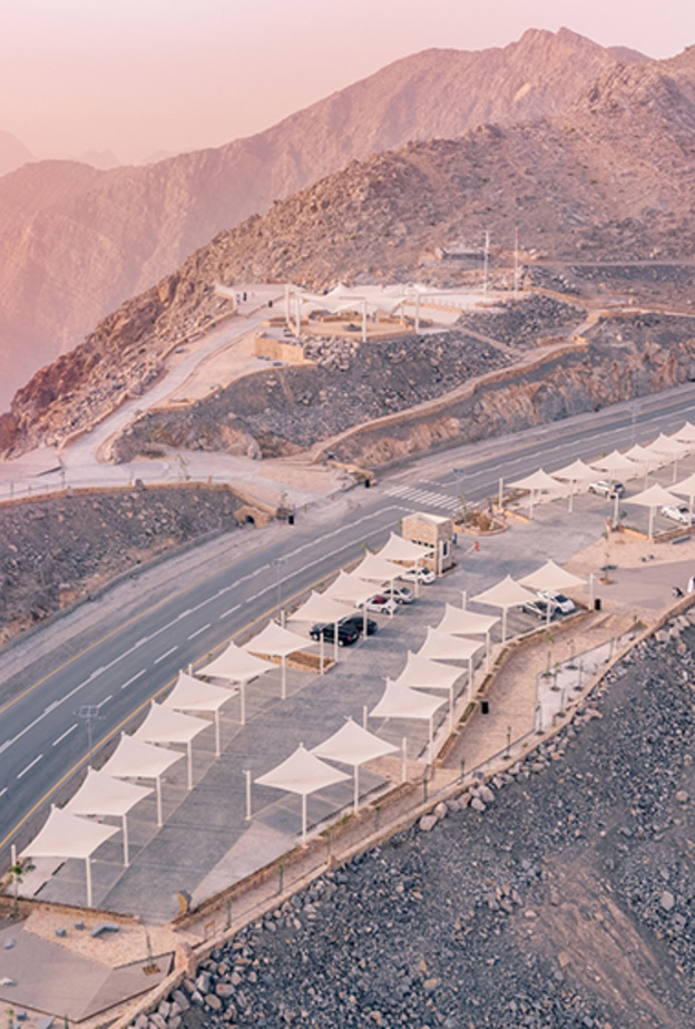 إطلالات رائعة من منصة المشاهدة في جبل جيس .. أعلى قمة جبلية في الإمارات