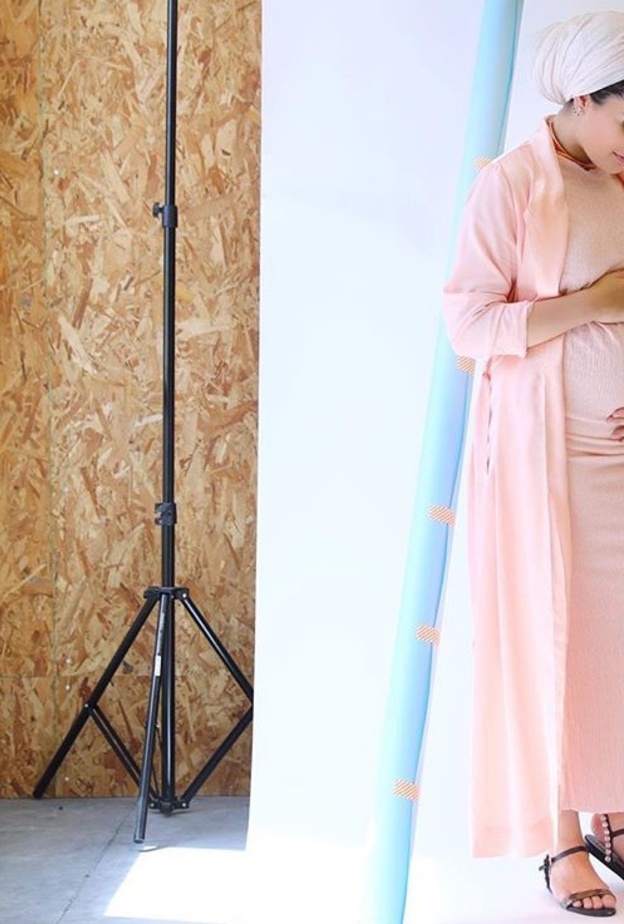 الالوان الفاتحة تجعل بشرتك اجمل اثناء الحمل 