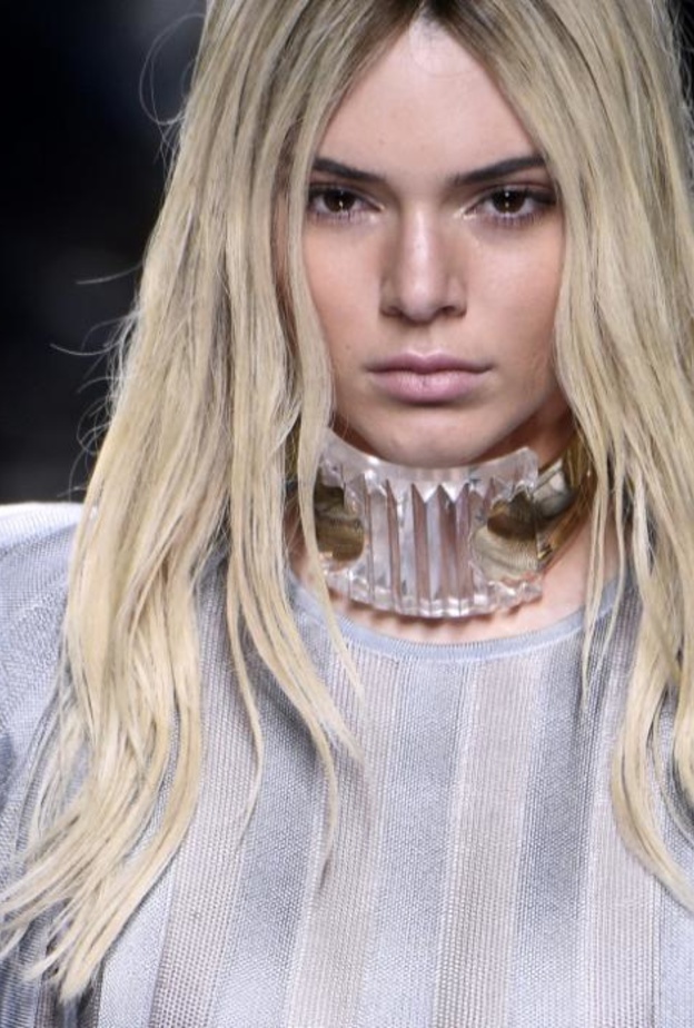 كيندال جينر تضرب مصور في اسبوع باريس