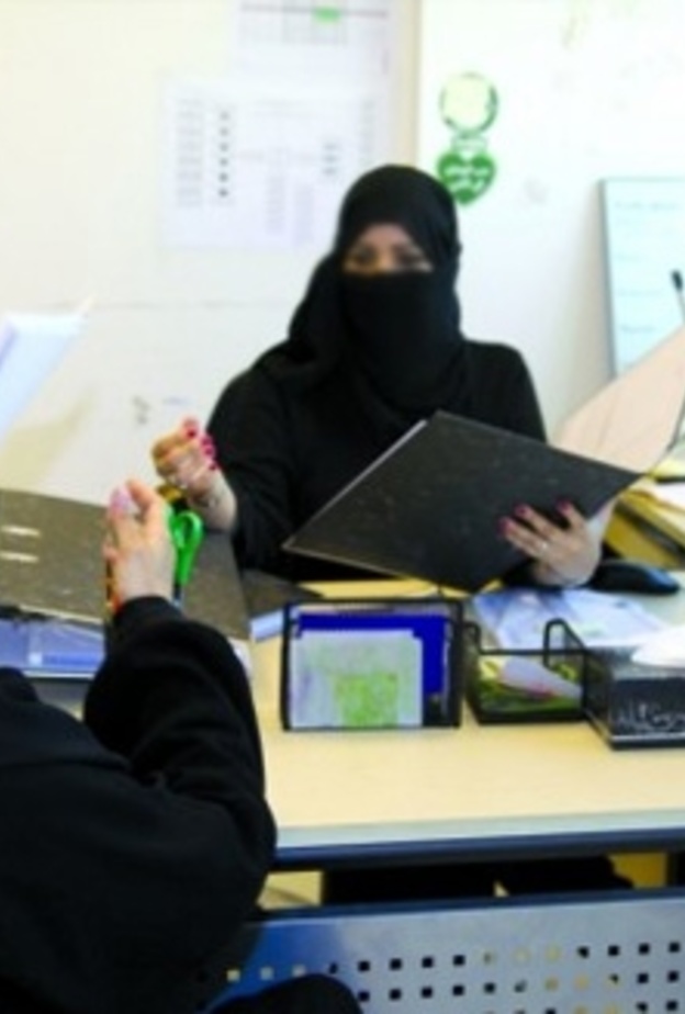 محاميات سعوديات لحل الخلافات وديا