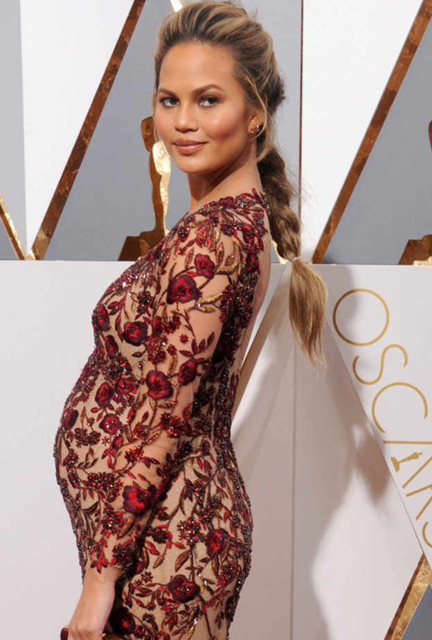 Chrissy Teigen في حفل الاوسكار 2016