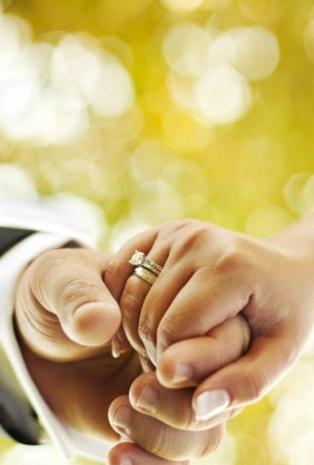 عريس سعودي يستبدل زوجته ليلة زفافها!