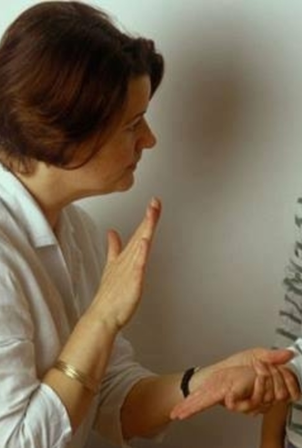 ضرب الطفل يصيبه بالسرطان