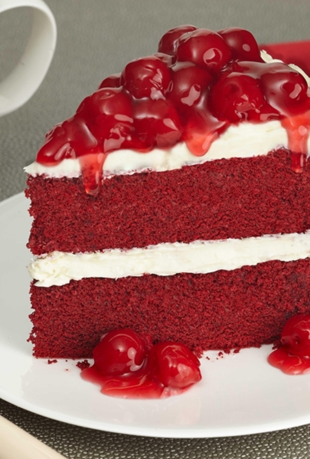 يحتوي على 1250سعرة حرارية  RedVelvetتشيز كيك