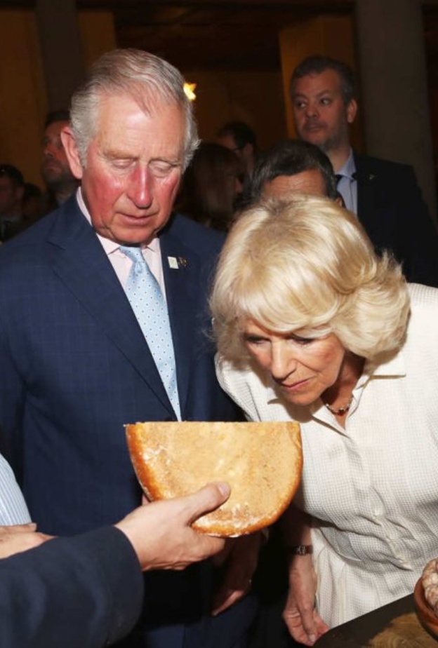 الأمير تشارلز تذوق مجموعة من الأطباق