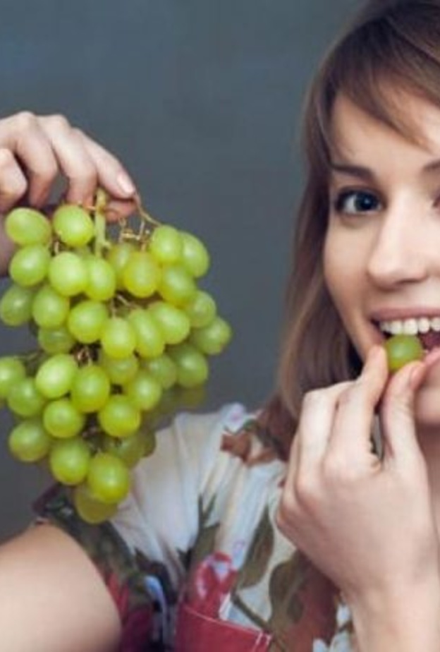 العنب يحافظ على صحة الأسنان