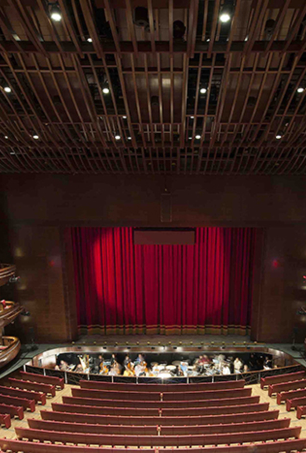 دبي أوبرا تحتفل بمرور سنة على افتتاحها