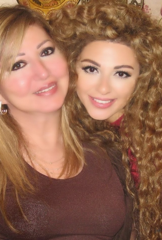 تشابه كبير بين ميريام فارس ووالدتها