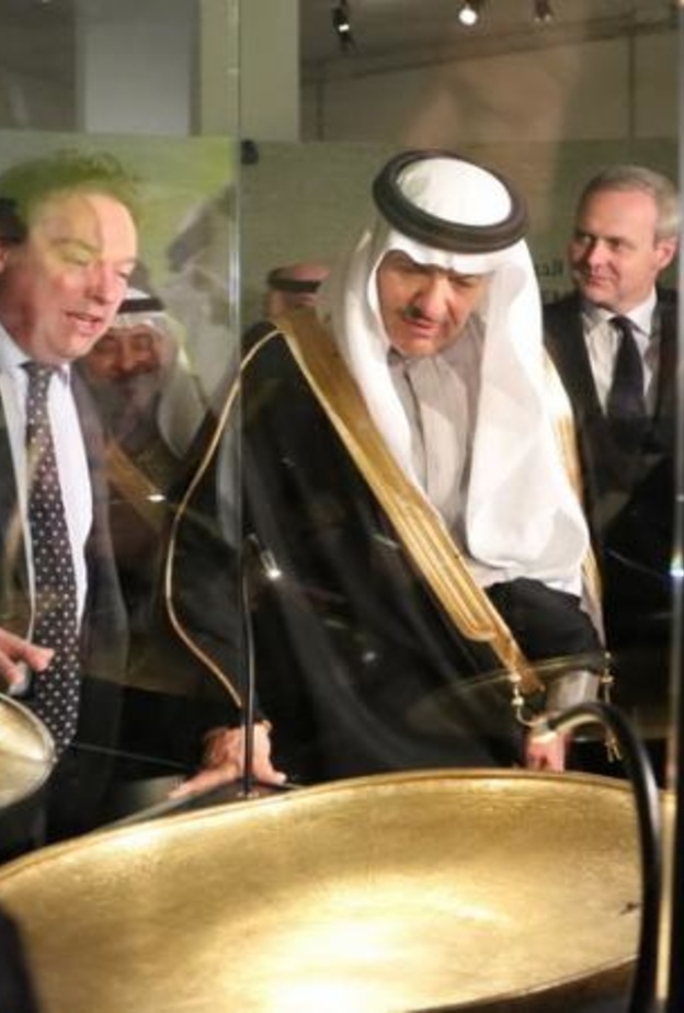 جولة الأمير في المعرض