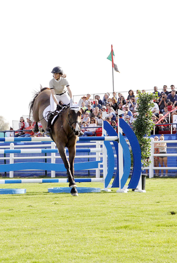 دبي تحتضن أول سباق قفز حواجز للخيول في الشرق الأوسط