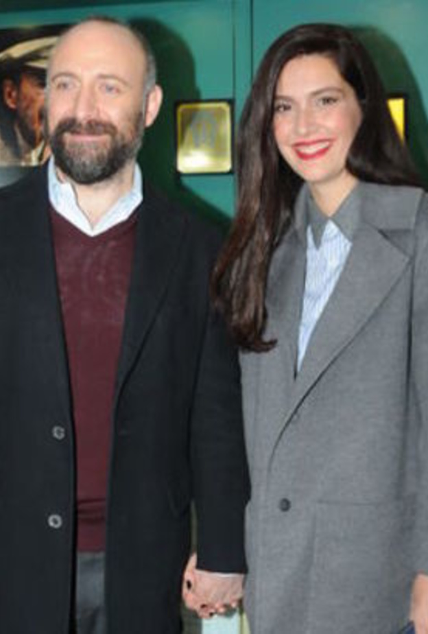 خالد ارجنش وزوجته الممثلة برجوزار كوريل من حفل البحرين امس