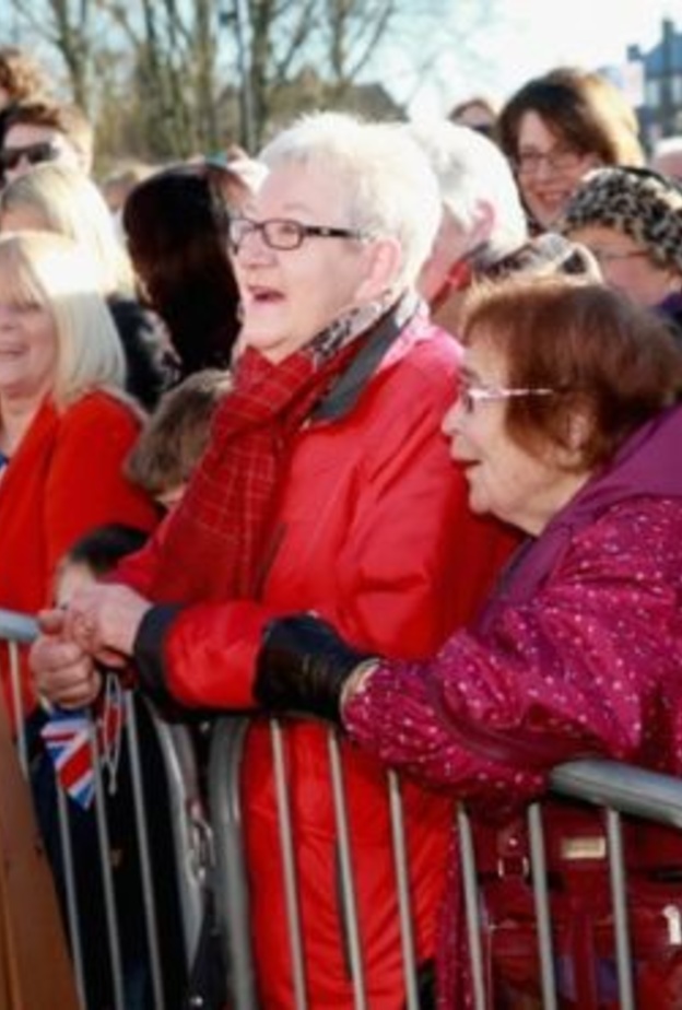 الامير تشارلز يدعو السائحين لزيارة مناطق الفيضانات