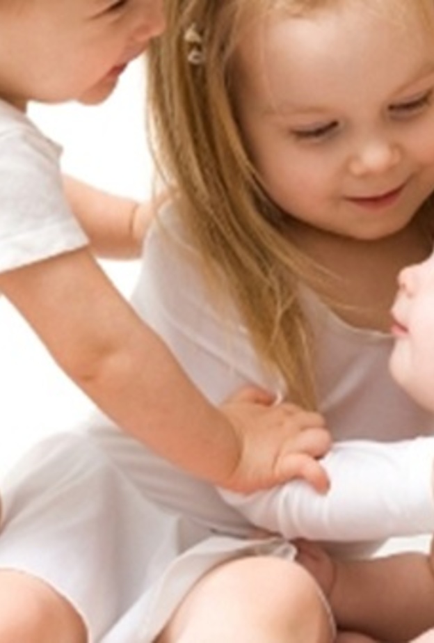 ما هي اعراض اصابة الطفل بمرض لين العظام