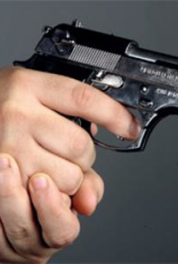 سرقة 800 الف درهم بمسدس اطفال