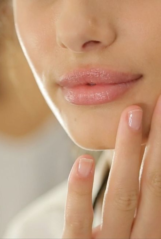 تقوية الاظافر وحمايتها من الاصفرار