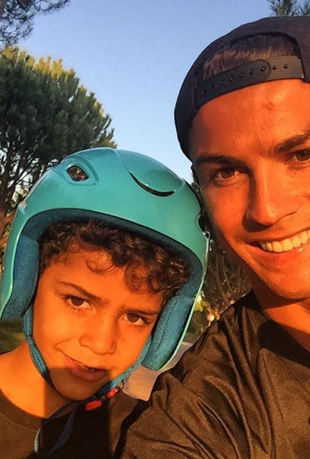 كريستيانو برفقة ابنه جونيور