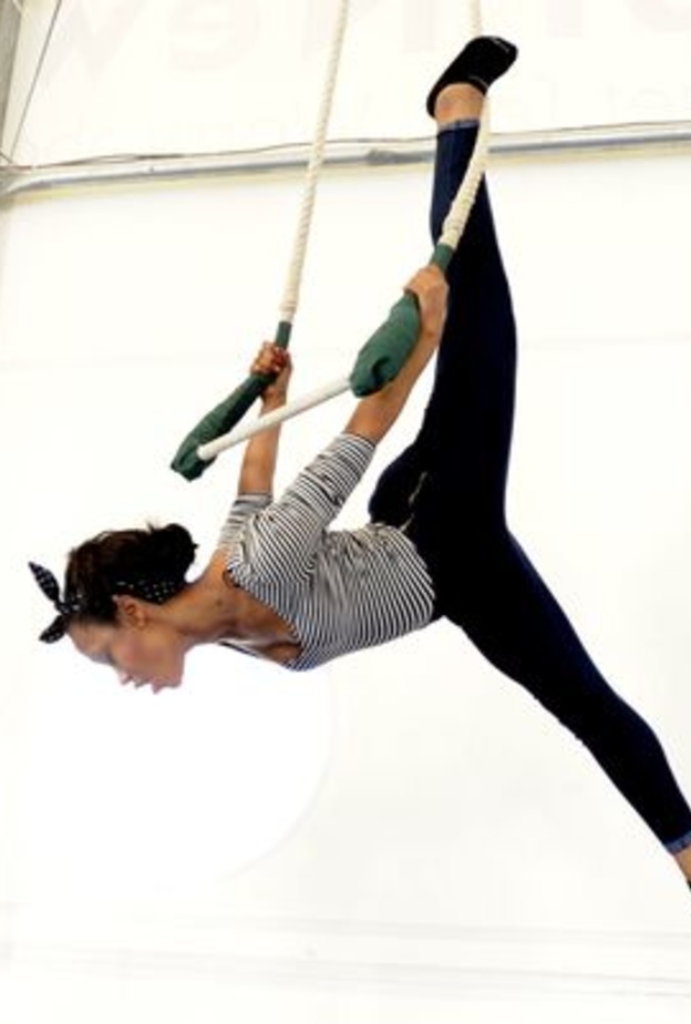 لاعبة السيرك