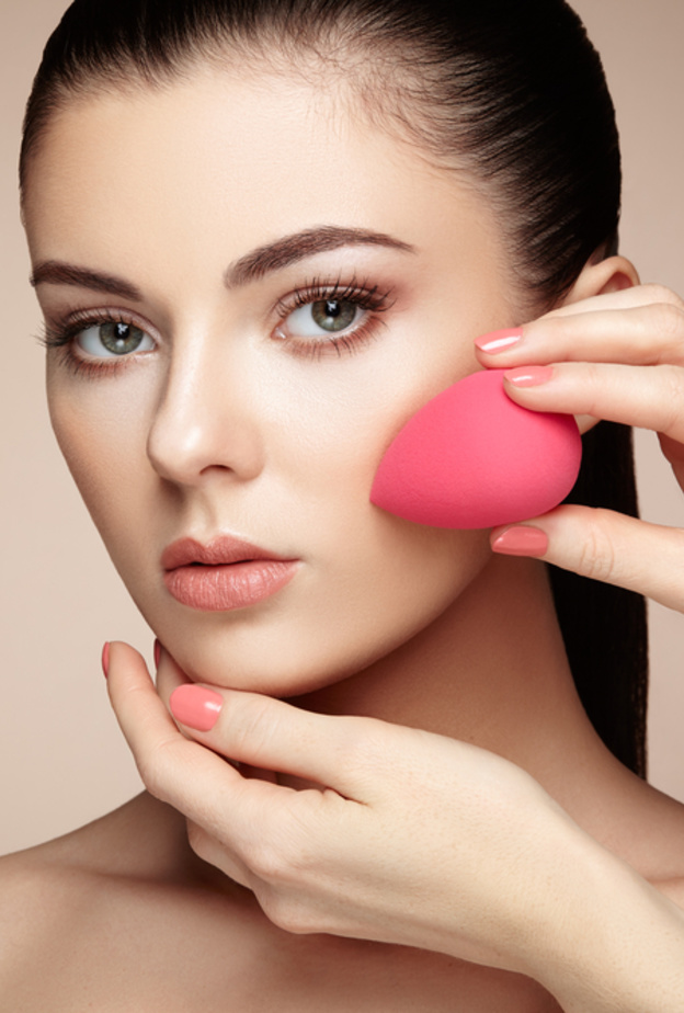 الاسفنجة تمنحك نتائج مميزة عند استخدام كريم الاساس
