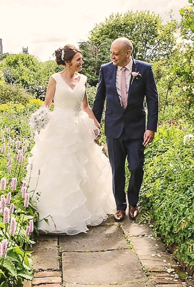 رومانسية حفل الزفاف في الحديقة