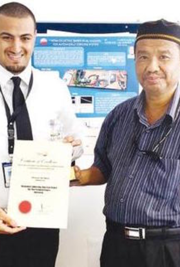 عسيري لحظة تكريمه