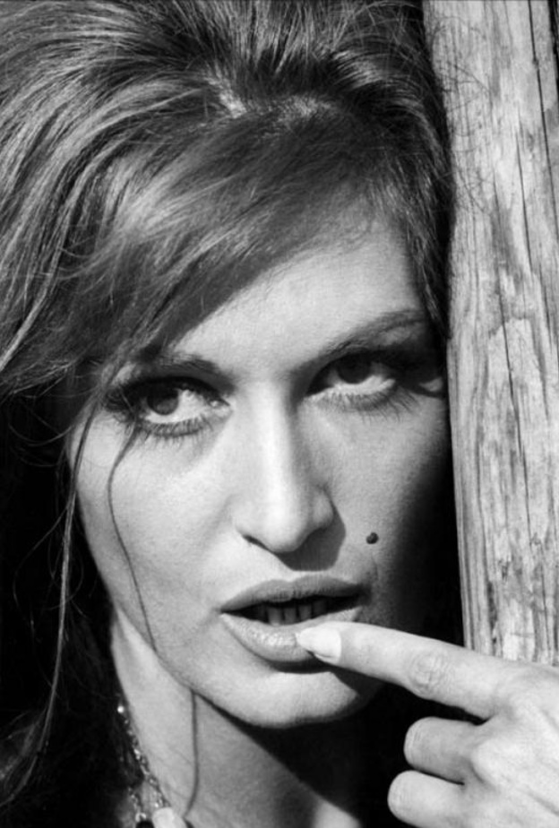 داليدا وتاريخ حافل بالانتحار