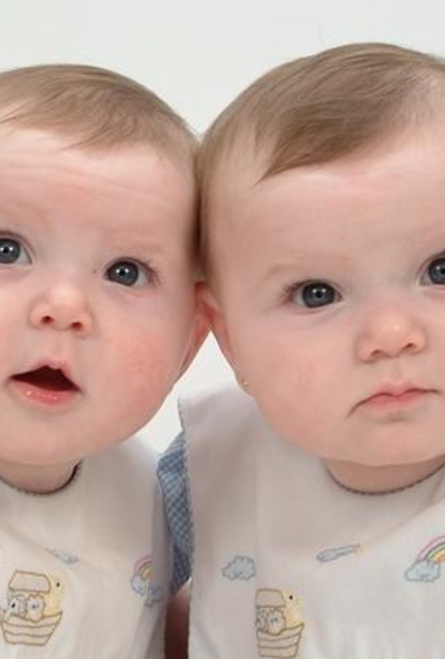 إمرأة تنجب توأم من رجلين مختلفين 