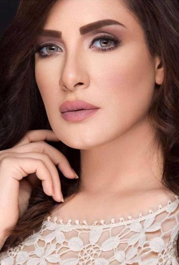 هبة الدري تفضل المكياج الهادئ