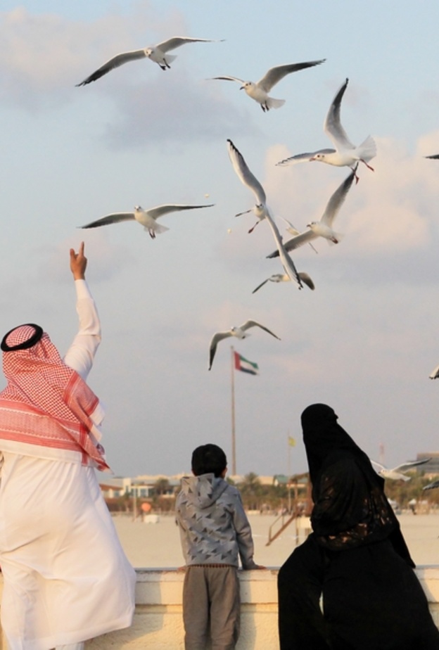 الاسره اساس بناء المجتمعات  