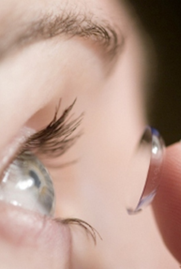 العدسات الاصقه