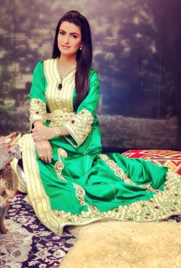 علا الفارس في الزي التقليدي