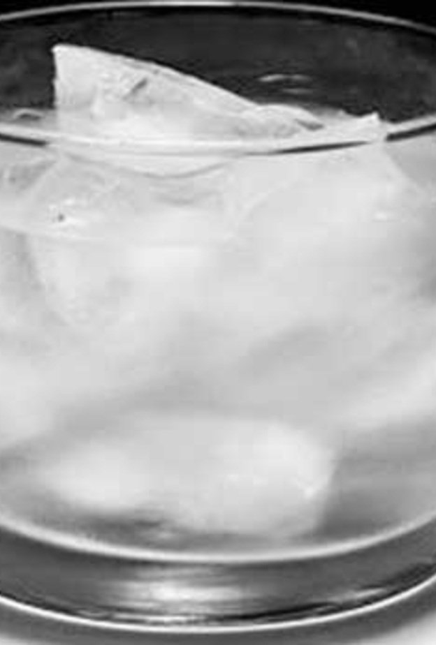 شرب الماء البارد