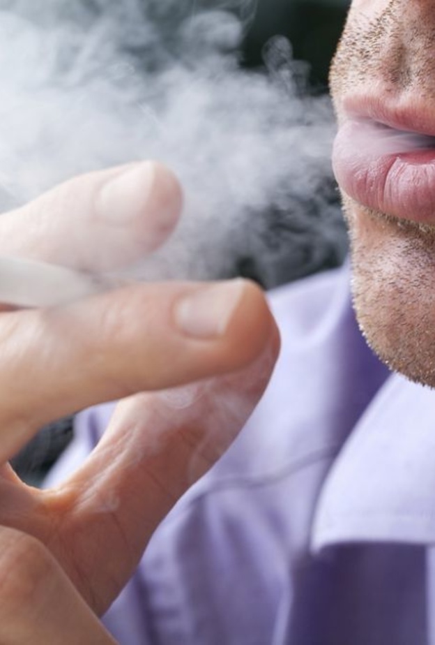 ٢٠٠ ريال غرامة تدخين في السعودية