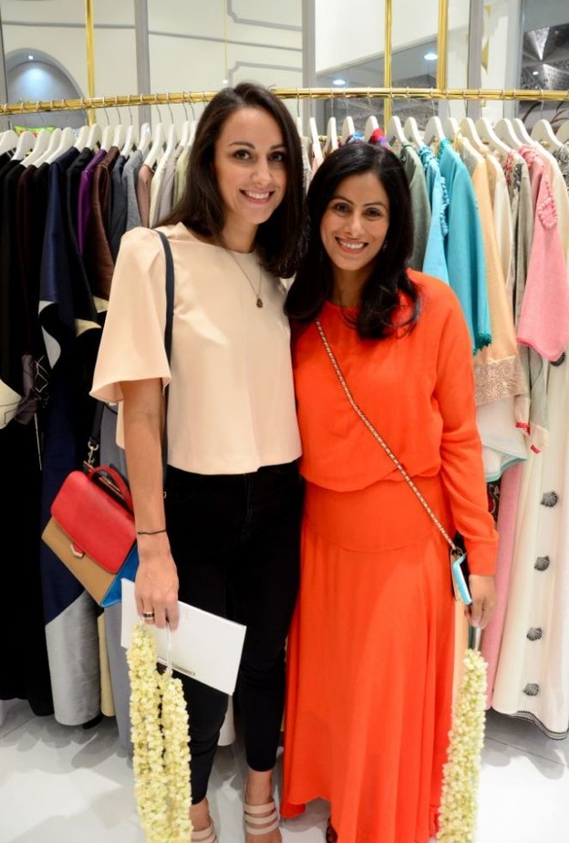 جميلات من الحضور