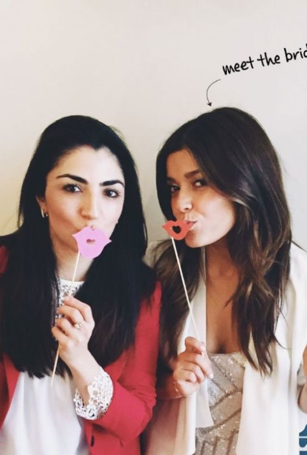 يمكن للعروس وصديقاتها أن يرتدو في حفل Bridal Shower فساتين جميلة بدرجات اللون الوردي