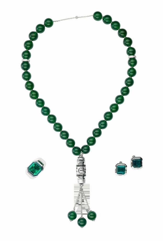 طقم اكسسوارات للرجال من تصميم معوض احتفالا باليوم الوطني السعودي