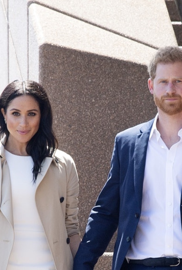 ميغان ماركل تنضم إلى ملكة بريطانيا في شرفة مبنى مكتب الخارجية والكومنولث