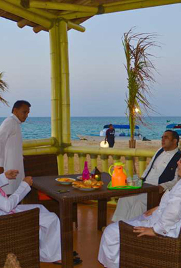 من الجلسات الشبابية على الجزيرة