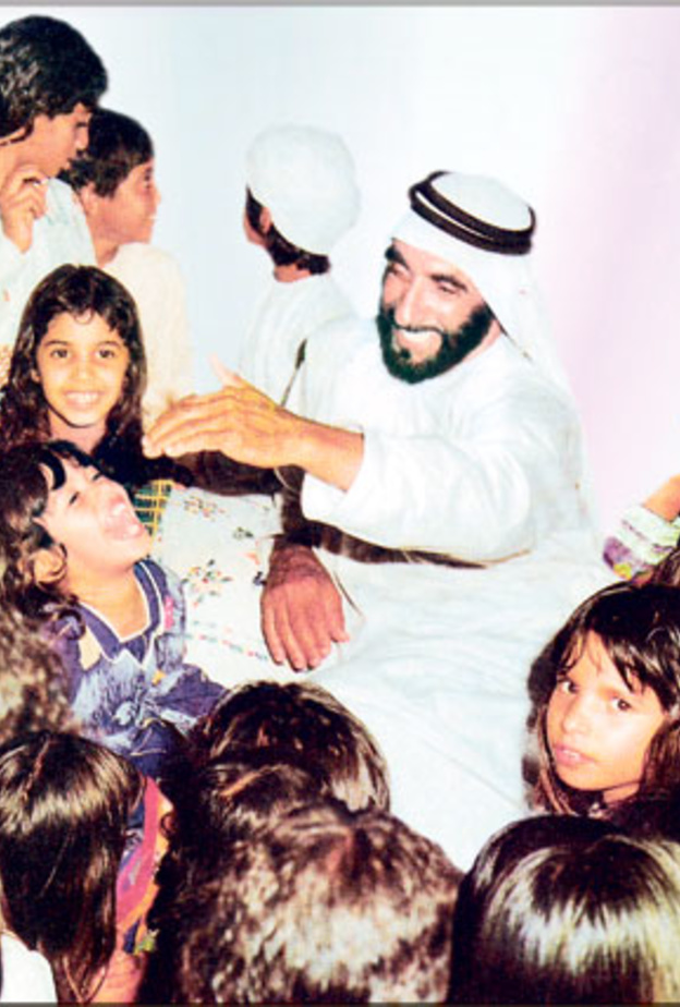 حكيم العرب الشيخ زايد مع أمهات المستقبل