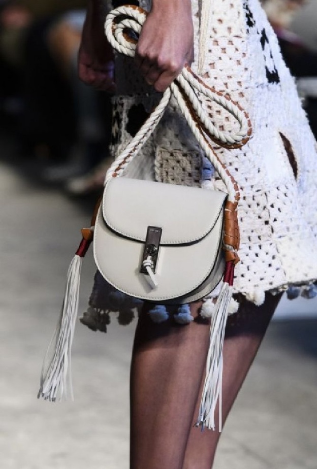 احدث شنط كروس صغيرة ودائرية من التوزارا ‏Altuzarra‏ ‏