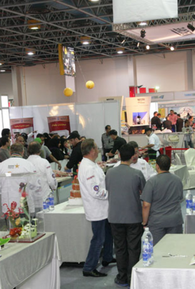 مسابقات الطيخ في معرض الماكولات