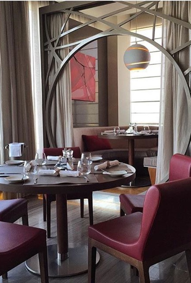 مطعم امبرز المختص بالمشاوي الأمريكية