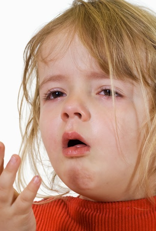 الطفل يعاني من سعال شديد