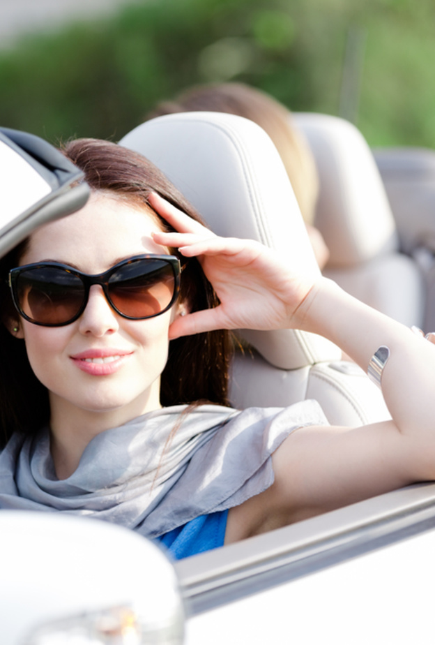 المرأة أفضل من الرجل في قيادة السيارة .. فما السبب؟