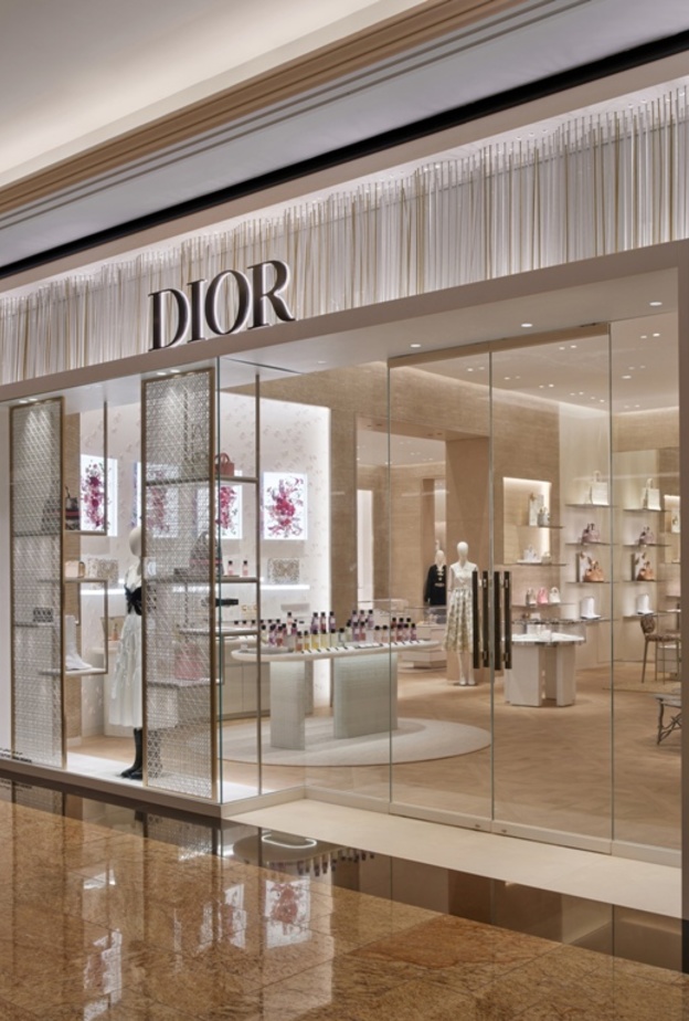 "ديور" تعيد افتتاح بوتيكها في مول الإمارات