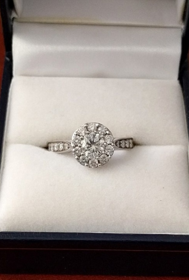 الخاتم الماسي