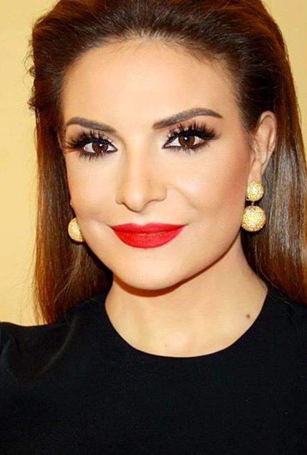 ما رأيكِ بإطلالتها؟