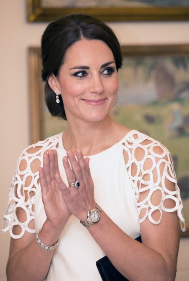 كيت ميدلتون ترتدي ساعة بالون بلو من كارتييه