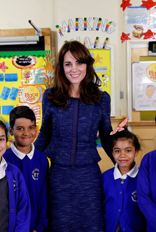 دوقة كمبريدج تحاور أطفال المدارس 