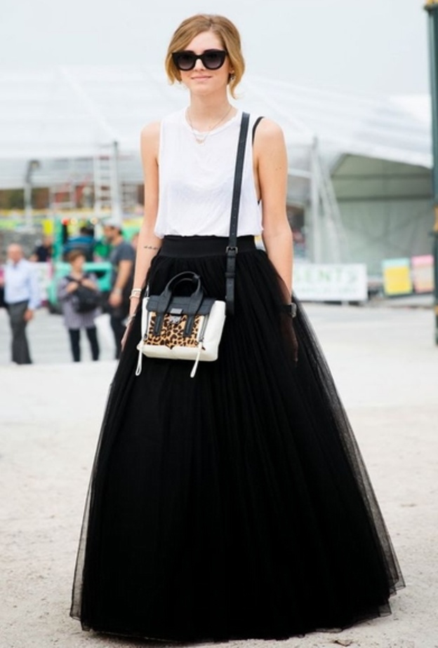 اعتمدي التنورة الماكسي لاطلالة كلها أنوثة 