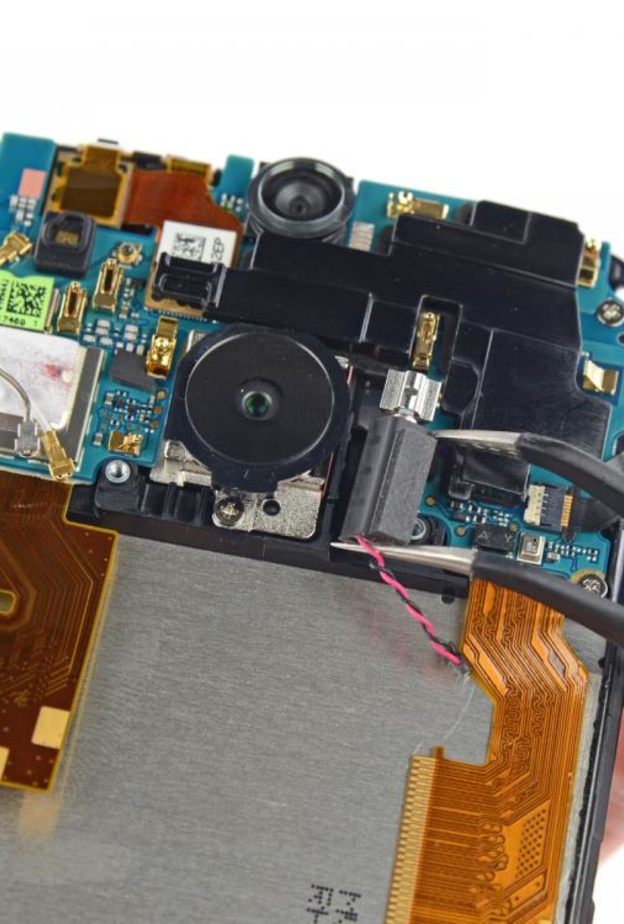 صيانة الجوال مهنة اتقنتها السعوديات